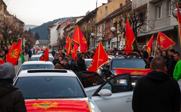 Građani iz crnogorskih gradova krenuli na protest: Stotine vozila na putu prema Podgorici