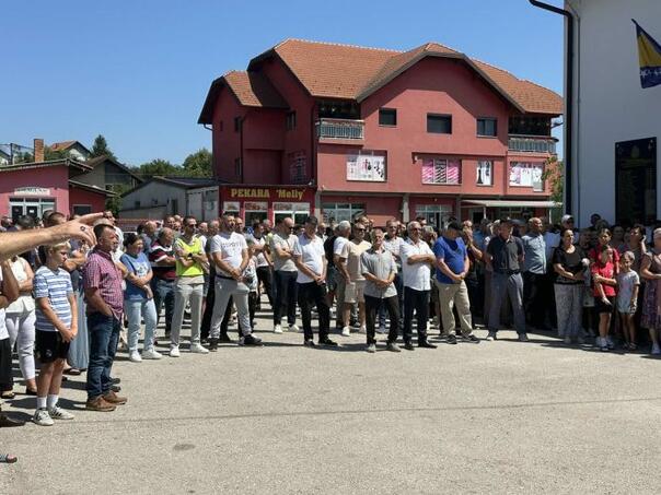 Građani na ulicama nakon tragedije u Živinicama: Ajlu je usmrtio pijani vozač