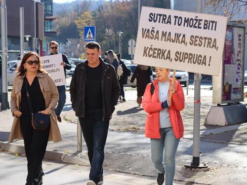 Građani na ulicama Tuzle traže ostavke