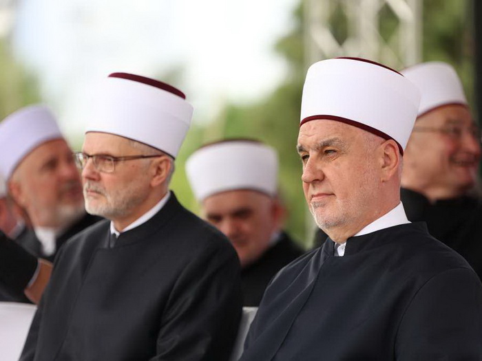 Građani pristižu na ceremoniju otvorenja Arnaudija džamije u Banjoj Luci