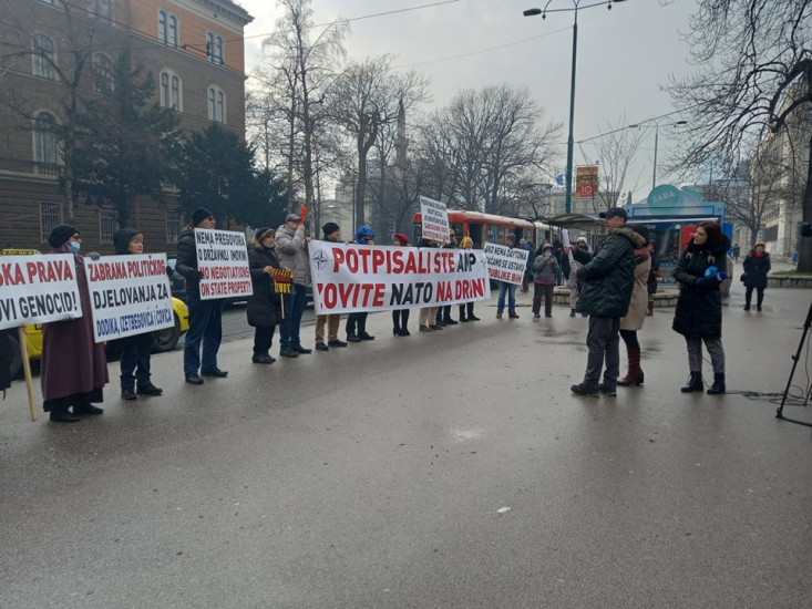 Građani protestiraju ispred zgrade Predsjedništva BiH