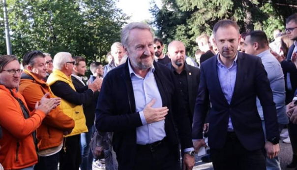 Građani s Izetbegovićem o planovima za razvoj Sarajeva, sportu, muzici...