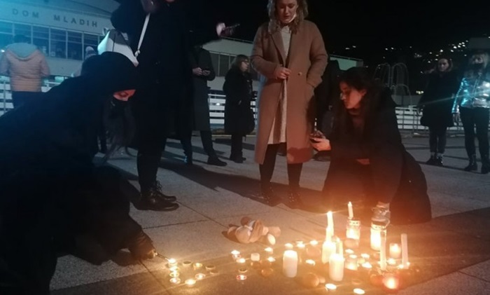 Građani Sarajeva pale svijeće za Đorđa Balaševića