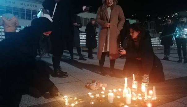 Građani Sarajeva pale svijeće za Đorđa Balaševića