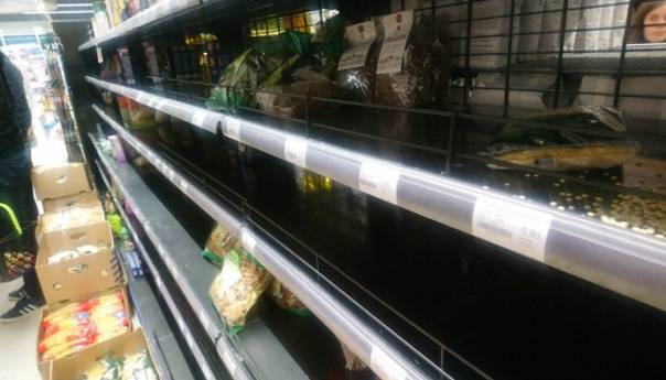 Građani Sarajeva prazne police u supermarketima