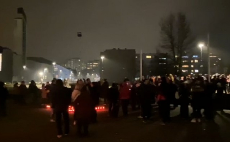 Građani se okupili ispred stana ministra MUP-a Hrvatske Davora Božinovića