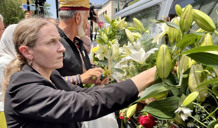 Građani Sjedinjenih Država i danas i uvijek tuguju zajedno s vama