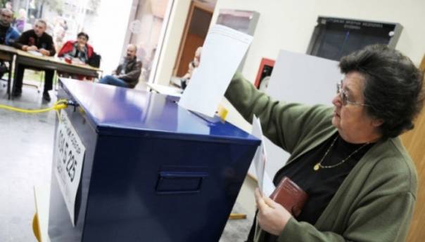 Građani Srbije danas na referendumu o promjeni Ustava