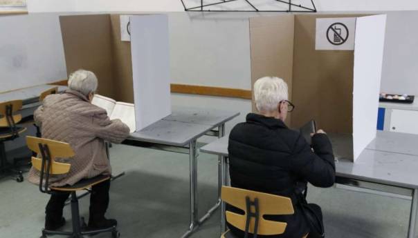 Građani Srebrenika biraju između dva kandidata za gradonačelnika - Bjelića i Tursića