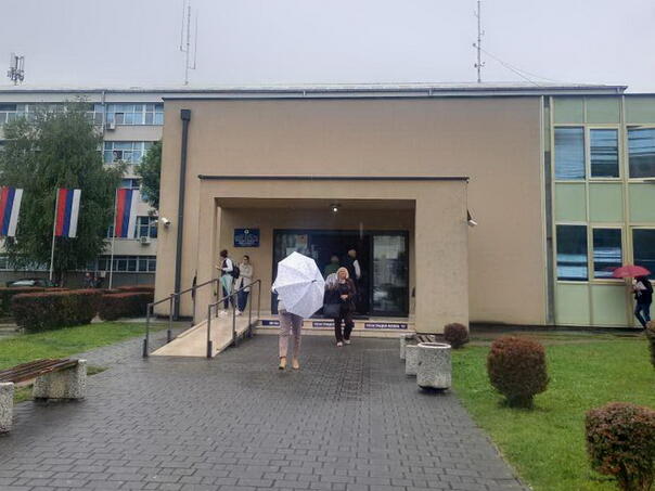 Građani u Banjoj Luci čekaju po tri sata da predaju zahtjev za novi lični dokument
