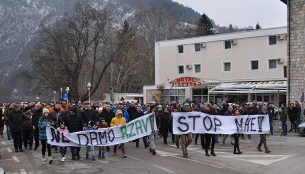 Građani Višegrada na protestu protiv izgradnje mini-hidroelektrana