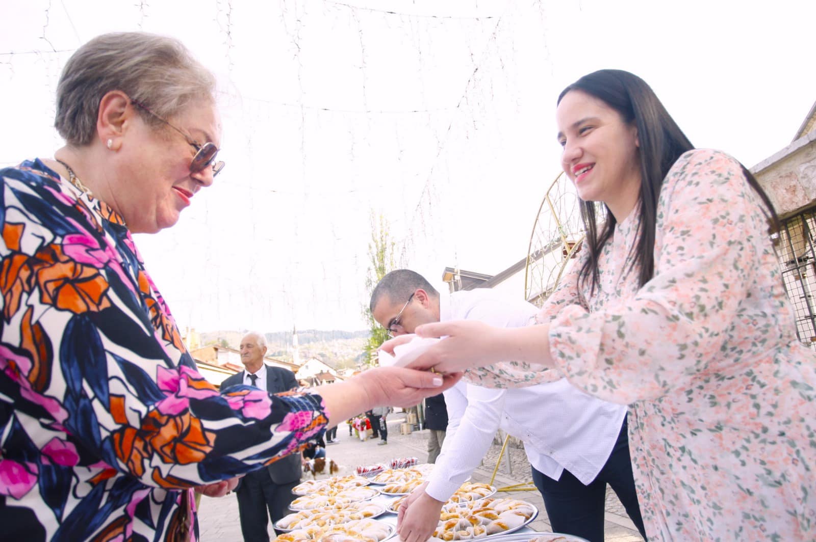 Gradonačelnica Karić proslavila Bajram sa sugrađanima uz baklave i čestitke