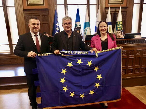 Gradonačelnica Karić, uime Grada Sarajeva, primila 'Zastavu časti' Vijeća Evrope