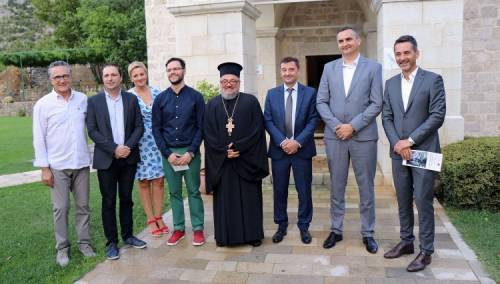 Gradonačelnici Mostara i Prijedora otvorili izložbu mladog banjalučkog slikara