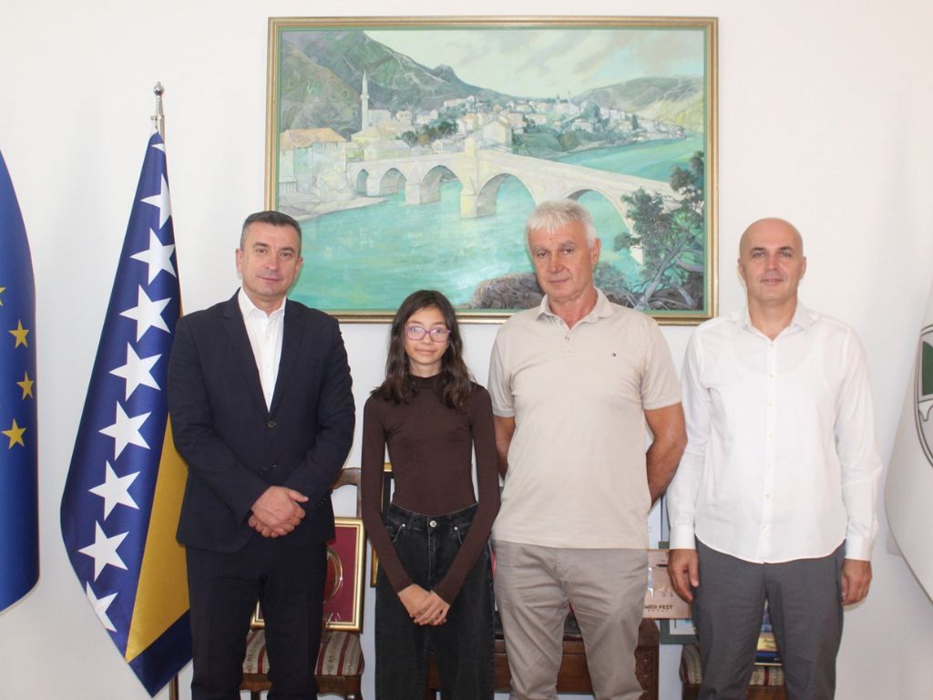 Gradonačelnik Ćatić čestitao Lejli veliki uspjeh: Učenica iz Konjica otputovala u Češku
