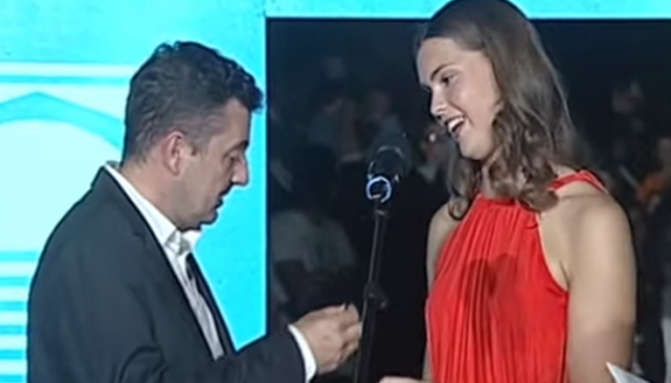 Gradonačelnik Mostara Lani Pudar uručio ključeve stana