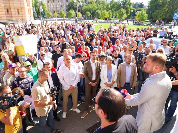 Stanivuković podržao okupljene građane: SNSD blokira sve što znači napredak!