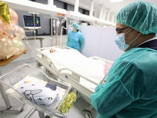 Gradonačelnik Puharić darovao prvorođene bebe u 2025.