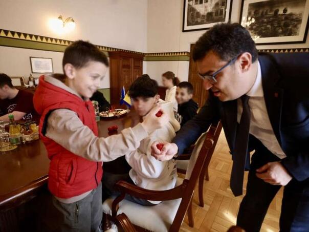 Gradonačelnik Puharić u Vijećnici ugostio mališane Doma za djecu bez roditeljskog staranja Bjelave