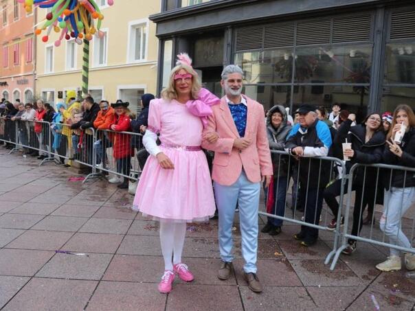 Gradonačelnik Rijeke se na karnevalu prerušio u barbiku