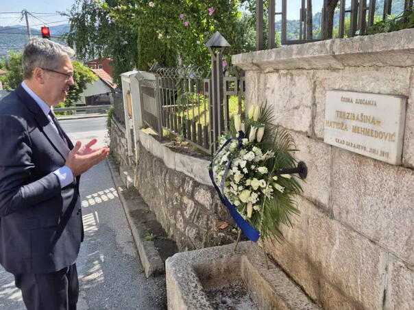 Gradonačelnik Sarajeva odao počast srebreničkoj heroini Hatidži Mehmedović