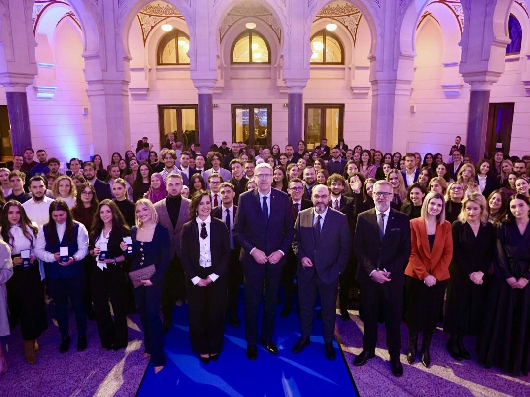 Gradonačelnik Sarajeva zlatnicima nagradio najbolje studente UNSA