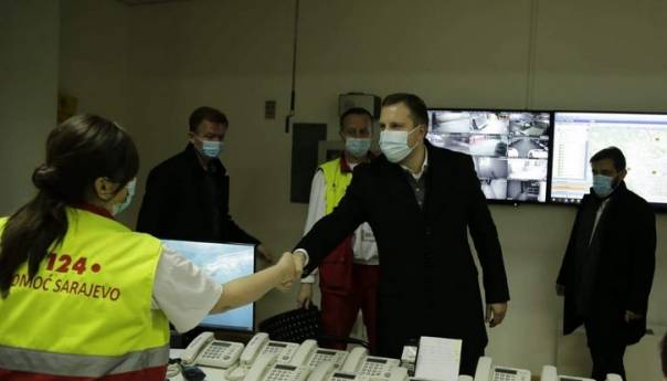 Gradonačelnik Skaka u novogodišnjoj noći obišao dežurne službe