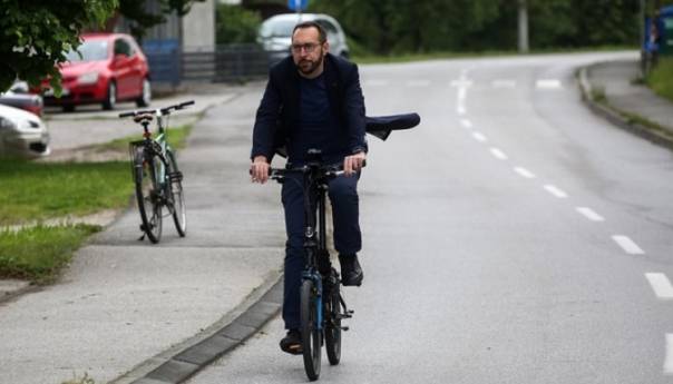 Gradonačelnik Zagreba srezao broj službenih vozila sa 146 na 44