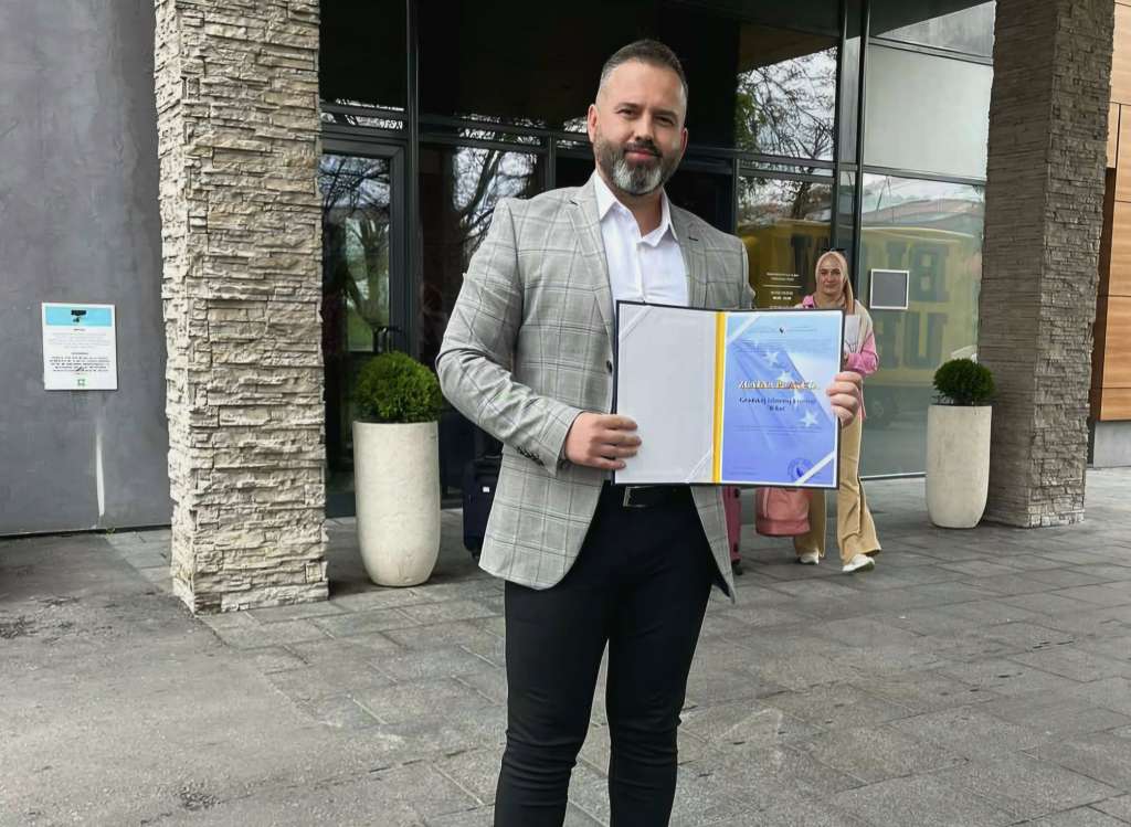 Gradska izborna komisija Grada Bihaća nagrađena zlatnom plaketom CIK-a BiH