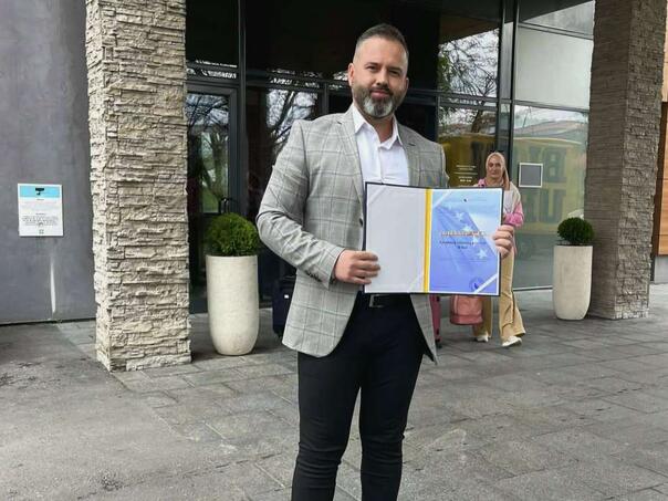 Gradska izborna komisija Grada Bihaća nagrađena zlatnom plaketom CIK-a BiH