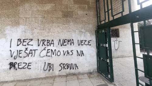 Grafit "Ubij Srbina" na zidu škole u Splitu