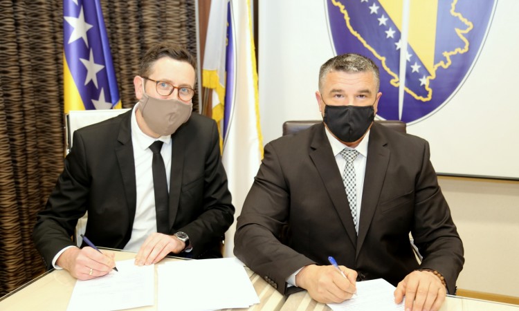Granična policija BiH dobila dvoglede za noćno osmatranje