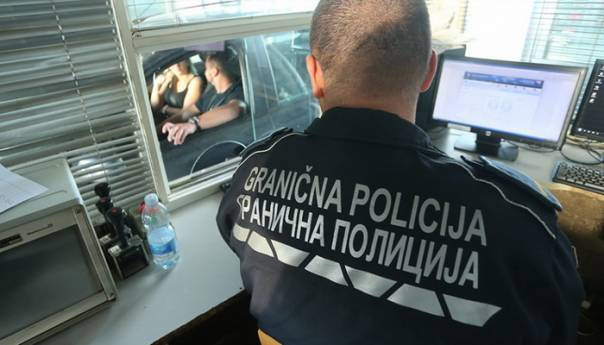 Granični policajac dobio otkaz zbog 20 eura mita