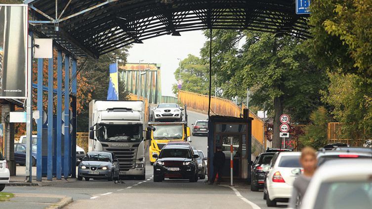 Granični policajac dobio otkaz zbog uzimanja mita