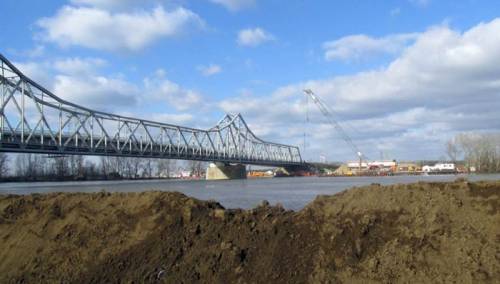 Granični policajac skočio s mosta, kolege ga spasile