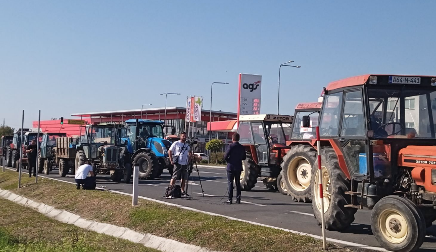 Granični prijelaz u Orašju i dalje ostaje blokiran 
