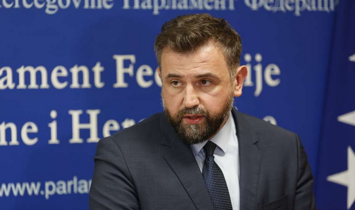 Gratz: Komisija nema kvorum, pokušavaju izvesti atak