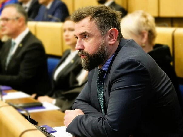 Gratz: Ministrica Vlaisavljević diskriminiše muslimanske i pravoslavne vjernike