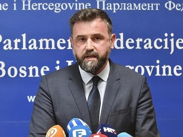 Gratz tražio izuzimanje tačke koja otvara mogućnost neustavnog postavljanja Vukoje