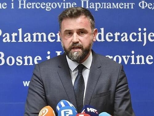 Gratz tražio izuzimanje tačke koja otvara mogućnost neustavnog postavljanja Vukoje