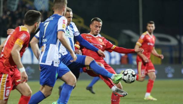 Grbavica eksplodirala u finišu: Željezničar savladao Velež