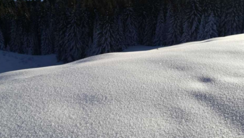 Grbo: Opasnost od pokretanja lavina na planinama, vozačima oprez na putu