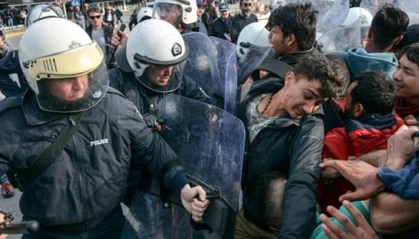 Grci ispalili omamljujuće granate i suzavac na migrante