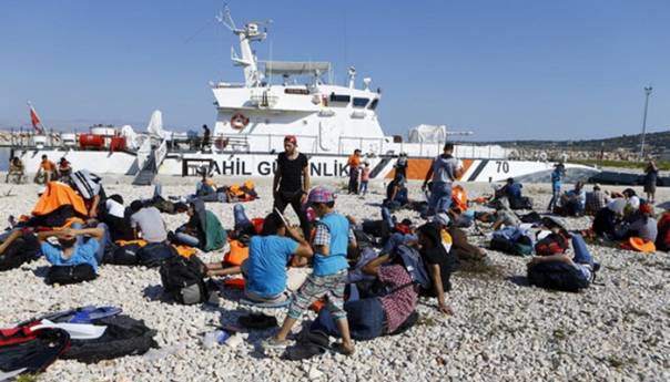 Grčka će prebaciti stotine migranata s ostrva Lezbos na kopneni dio zemlje