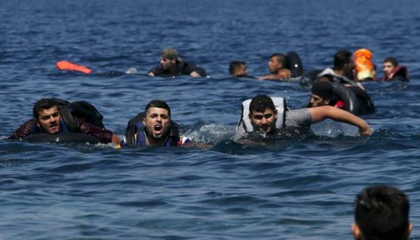 Grčka će u moru postaviti plutajuću barijeru da suzbije priliv migranata