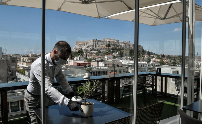 Grčka očekuje turiste, vakciniše sve turističke radnike
