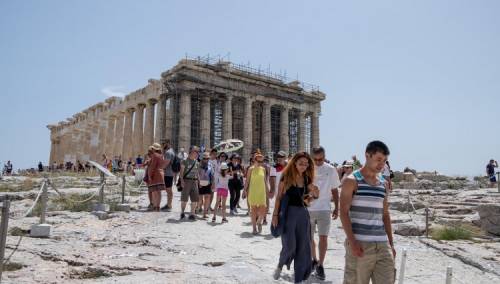 Grčka od danas zvanično otvorena za turiste, letovi za Atinu i Solun