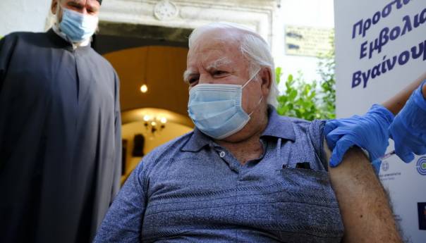 Grčka uvodi novčane kazne za nevakcinisane osobe starije od 60 godina