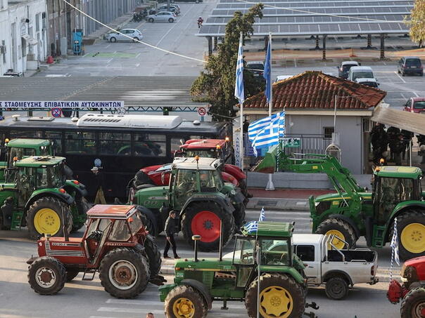 Grčka vlada na hitnom sastanku zbog blokade centralne luke od strane poljoprivrednika