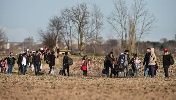 Grčka zabrinuta zbog skupljanja migranata na granici s Turskom